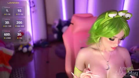 Annie May   online show from 11-20-25, 03:23