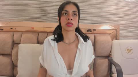 Snapshot of annie_shine_ chatting on 02-20-26, 11:54 ANNIE online show from 02-20-26, 11:54