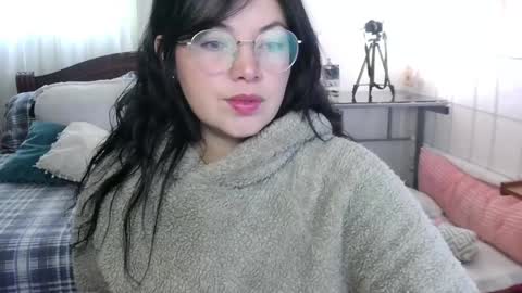 Snapshot of annie_swan_18 chatting on 01-13-25, 03:58 LAURA - A n n i e S w a n online show from 01-13-25, 03:58