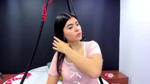 Snapshot of annie_sweet_1 chatting on 02-20-26, 01:00 Annie online show from 02-20-26, 01:00