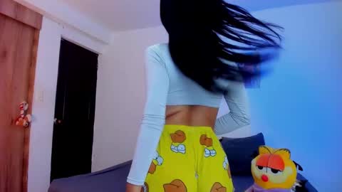 AnnieBlu3 online show from 01-31-25, 10:52