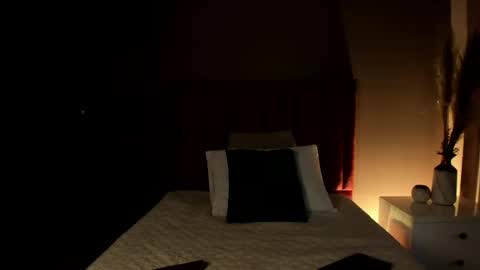 Snapshot of anniebluee_ chatting on 05-16-26, 12:48 Annie Bluee online show from 05-16-26, 12:48