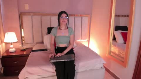 Snapshot of anniebluee_ chatting on 05-29-26, 12:36 Annie Bluee online show from 05-29-26, 12:36