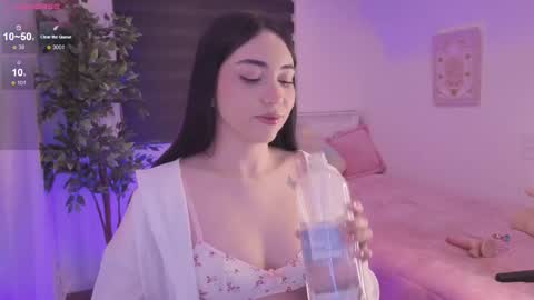 Snapshot of anniebrie chatting on 11-08-25, 06:02 Cassandra online show from 11-08-25, 06:02