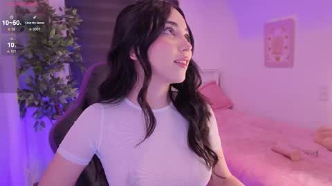 Snapshot of anniebrie chatting on 11-20-25, 06:13 Cassandra online show from 11-20-25, 06:13