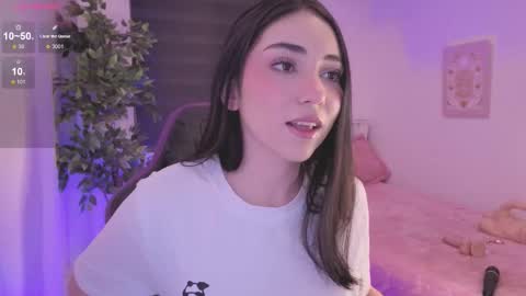 Snapshot of anniebrie chatting on 12-04-25, 06:12 Cassandra online show from 12-04-25, 06:12