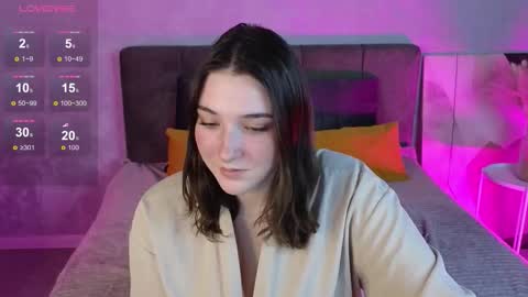 Annie online show from 10-21-25, 01:50
