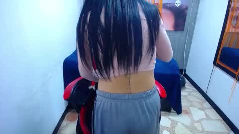 Snapshot of anniee_x chatting on 11-04-25, 12:48 Anniee online show from 11-04-25, 12:48