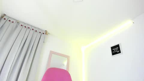 Snapshot of anniegray_12 chatting on 12-14-24, 12:11 Annie online show from 12-14-24, 12:11