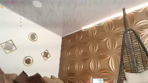 Snapshot of anniemuse chatting on 07-20-26, 01:02 Annie online show from 07-20-26, 01:02
