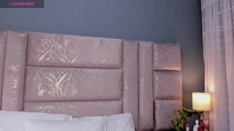 Annie online show from 11-16-25, 01:06