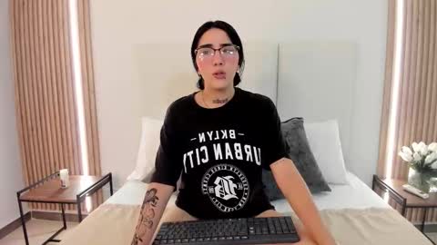 Snapshot of annieparkeer chatting on 01-15-26, 11:15 annieparkeer online show from 01-15-26, 11:15