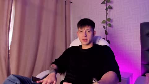 Snapshot of anniie_and_alex chatting on 12-16-24, 01:22 Annie Alex online show from 12-16-24, 01:22