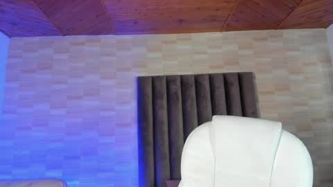 Snapshot of anniie_and_alex chatting on 01-05-25, 12:53 Annie Alex online show from 01-05-25, 12:53