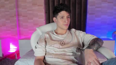 Snapshot of anniie_and_alex chatting on 01-08-25, 02:35 Annie Alex online show from 01-08-25, 02:35