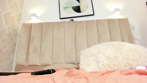 Annie Queen online show from 02-15-26, 08:24