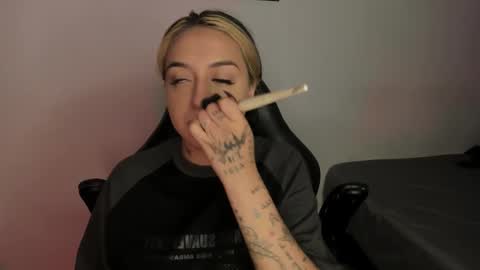 Annika online show from 11-30-25, 03:21