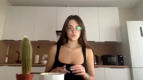 Leila Bruno online show from 09-11-25, 03:12
