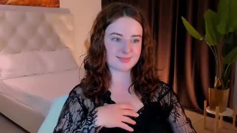 Snapshot of annterry chatting on 10-15-25, 12:27 Ann Terry 3 online show from 10-15-25, 12:27