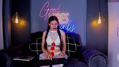 Snapshot of anny_loves chatting on 10-31-25, 12:06 anny_loves online show from 10-31-25, 12:06