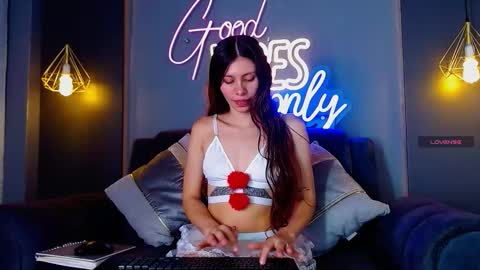 Snapshot of anny_loves chatting on 02-06-26, 06:00 anny_loves online show from 02-06-26, 06:00