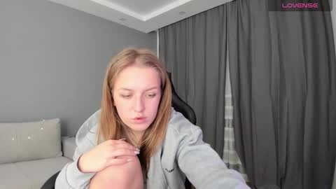 AnnyFourse online show from 12-18-24, 01:59