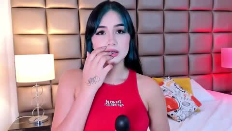 Snapshot of annyhizzle chatting on 12-27-24, 09:22 online show from 12-27-24, 09:22