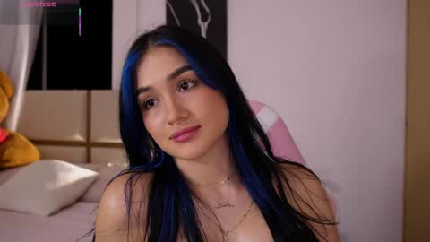 Snapshot of annyhizzle chatting on 05-08-26, 02:06 online show from 05-08-26, 02:06