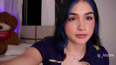 Snapshot of annyhizzle chatting on 05-17-26, 02:31 online show from 05-17-26, 02:31