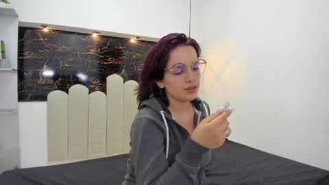 Snapshot of annyrosee chatting on 10-21-25, 01:39 Anny online show from 10-21-25, 01:39