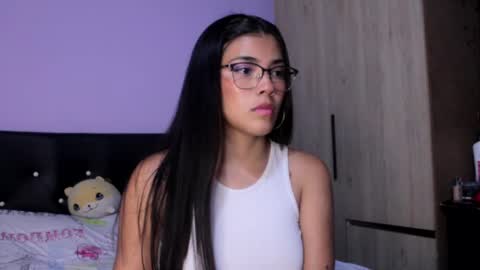 Snapshot of annyt_ chatting on 10-04-25, 12:19 anny online show from 10-04-25, 12:19