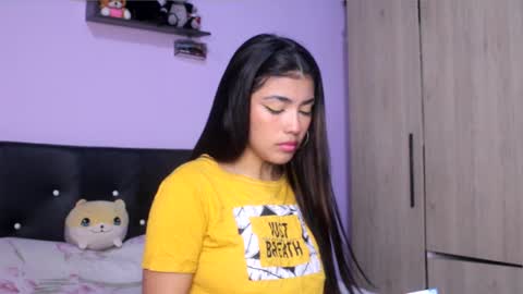 Snapshot of annyt_ chatting on 10-11-25, 01:27 anny online show from 10-11-25, 01:27