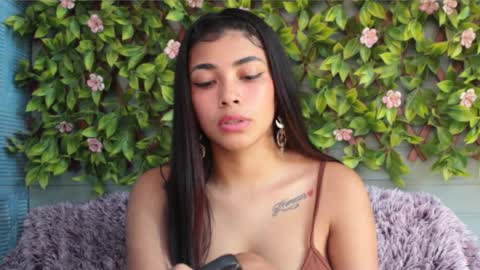 Snapshot of annyt_ chatting on 11-11-25, 05:24 anny online show from 11-11-25, 05:24