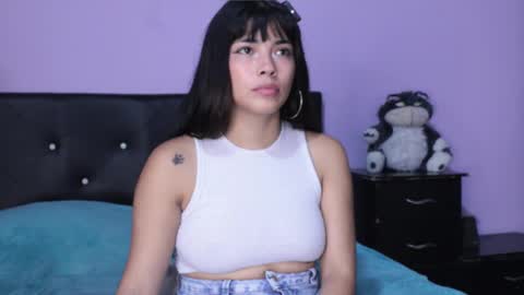 Snapshot of annyt_ chatting on 11-26-25, 11:06 anny online show from 11-26-25, 11:06