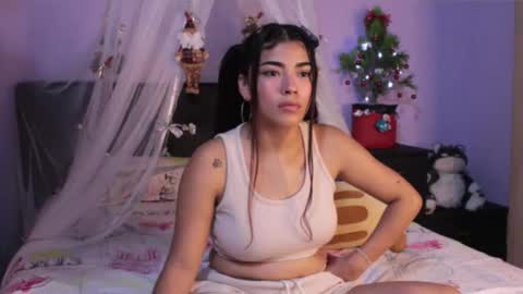 Snapshot of annyt_ chatting on 12-18-25, 01:55 anny online show from 12-18-25, 01:55