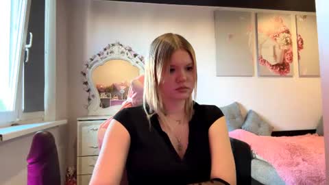 Snapshot of annyvibess chatting on 06-16-26, 04:31 annyvibess online show from 06-16-26, 04:31