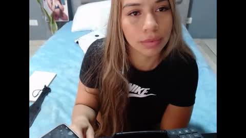 Snapshot of annyyeins chatting on 03-01-25, 05:42 Anny Yeins online show from 03-01-25, 05:42