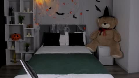 Anora online show from 10-26-25, 12:44