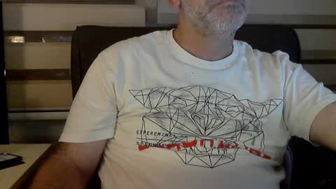 Snapshot of antheris chatting on 10-24-25, 06:59 antheris online show from 10-24-25, 06:59