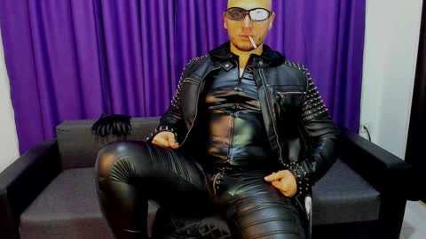 Snapshot of anthony_hard_ chatting on 12-09-24, 02:24 Anthony online show from 12-09-24, 02:24