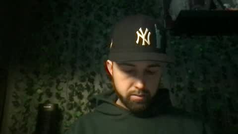 Snapshot of anthonym3 chatting on 11-29-25, 02:20 Ant online show from 11-29-25, 02:20