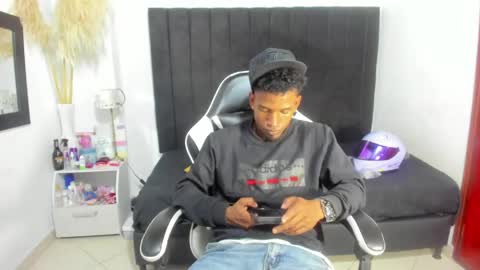 Snapshot of anthoy_wayans chatting on 04-29-26, 01:10 online show from 04-29-26, 01:10
