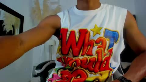 Snapshot of anthoy_wayans chatting on 05-09-26, 01:00 online show from 05-09-26, 01:00