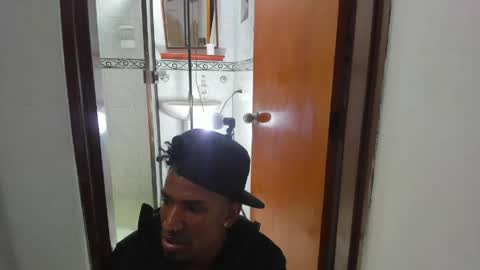 Snapshot of anthoy_wayans chatting on 06-01-26, 12:34 online show from 06-01-26, 12:34