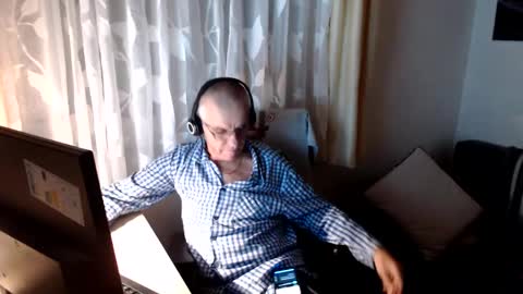 Snapshot of anton1957 chatting on 12-19-24, 08:23 anton online show from 12-19-24, 08:23