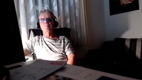 Snapshot of anton1957 chatting on 06-10-26, 09:25 anton online show from 06-10-26, 09:25