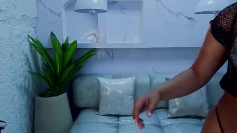 Antonela online show from 09-30-25, 01:05