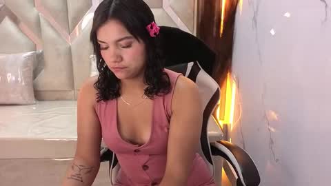 Antonela online show from 11-26-25, 01:56