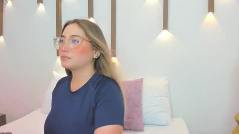 A N T O N E L L A  online show from 02-12-25, 12:01