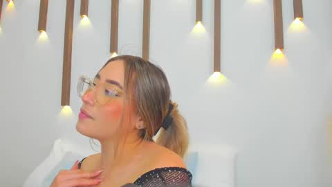 A N T O N E L L A  online show from 02-18-25, 06:15